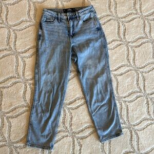 Hollister curvy high-rise Mom Jean sz 26